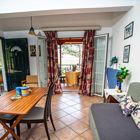 Tholeto Apartments Agios Gordios  Dış mekan fotoğraf