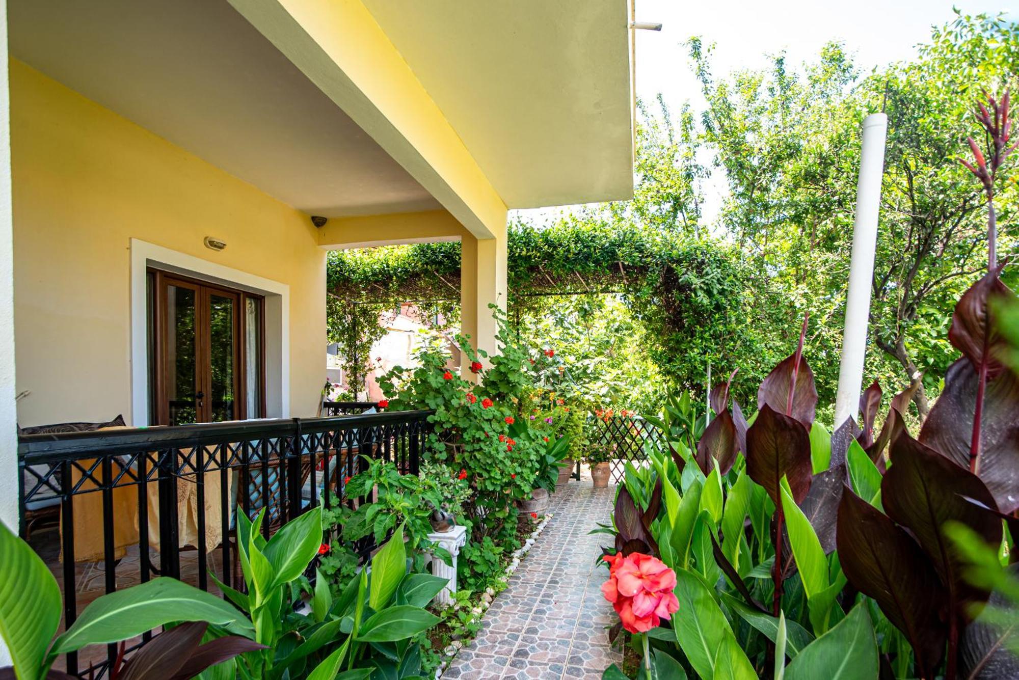 Tholeto Apartments Agios Gordios  Dış mekan fotoğraf